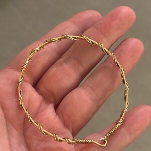 Ronaldo - Elegant Gold Wire Twisted Bracelet